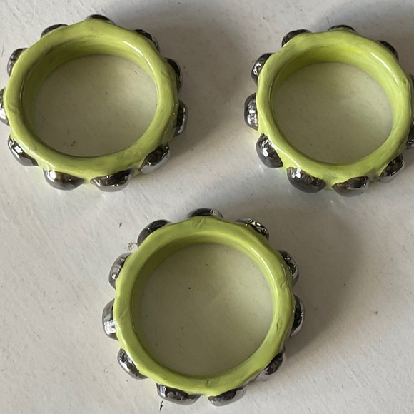 STUDIO B GREEN W/ SILVER NAPKIN RINGS - CONTEMPORARY NWB - Picture 5 of 7